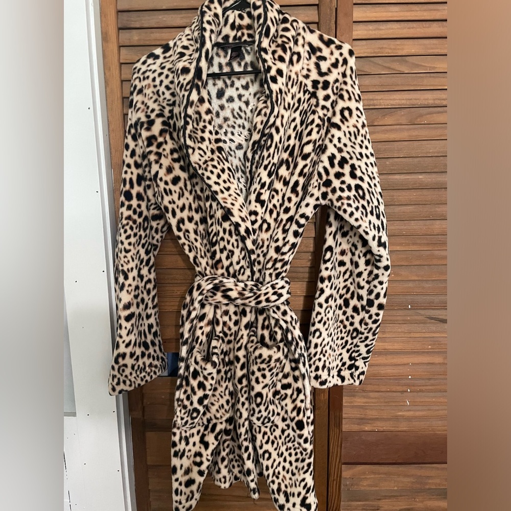 Victoria Secret Leopard Robe M/L - Picture 2 of 4